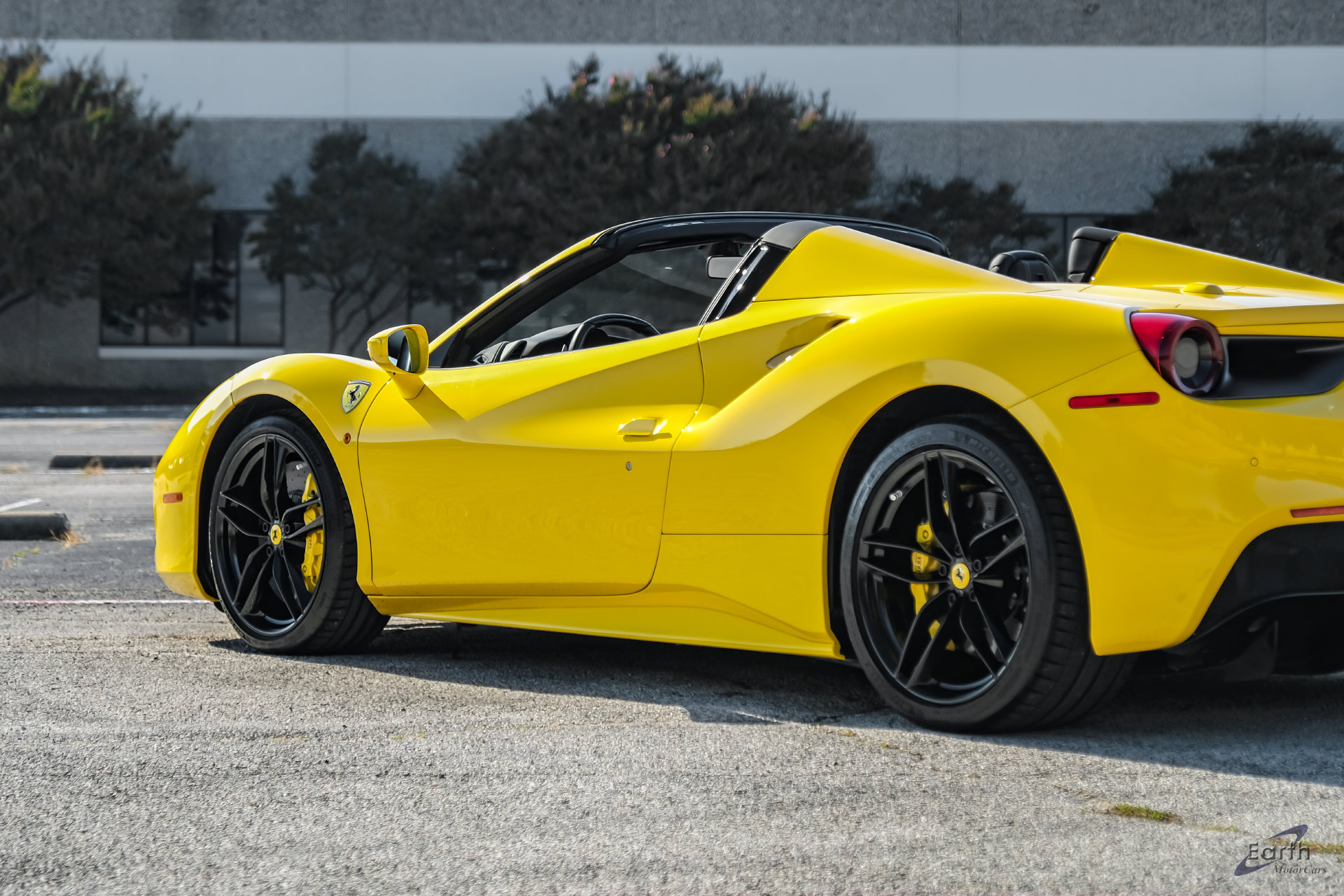 Used 2018 Ferrari 488 Spider RWD image 17