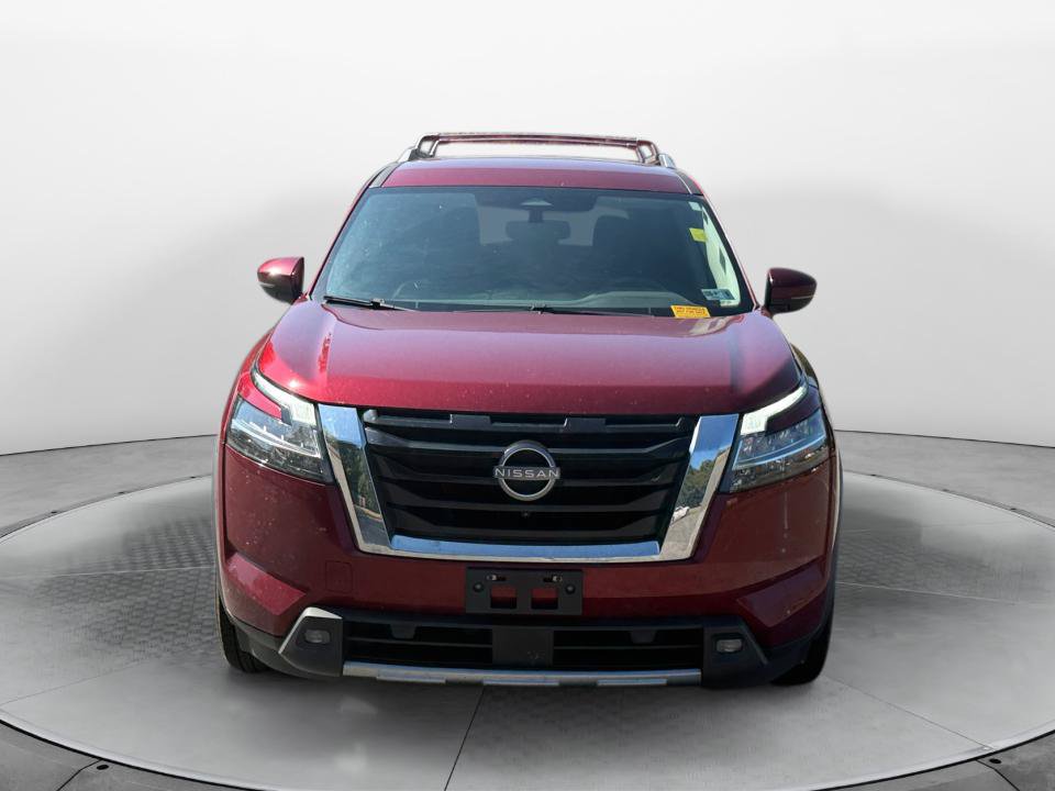 Used 2022 Nissan Pathfinder SL AWD/4WD image 2