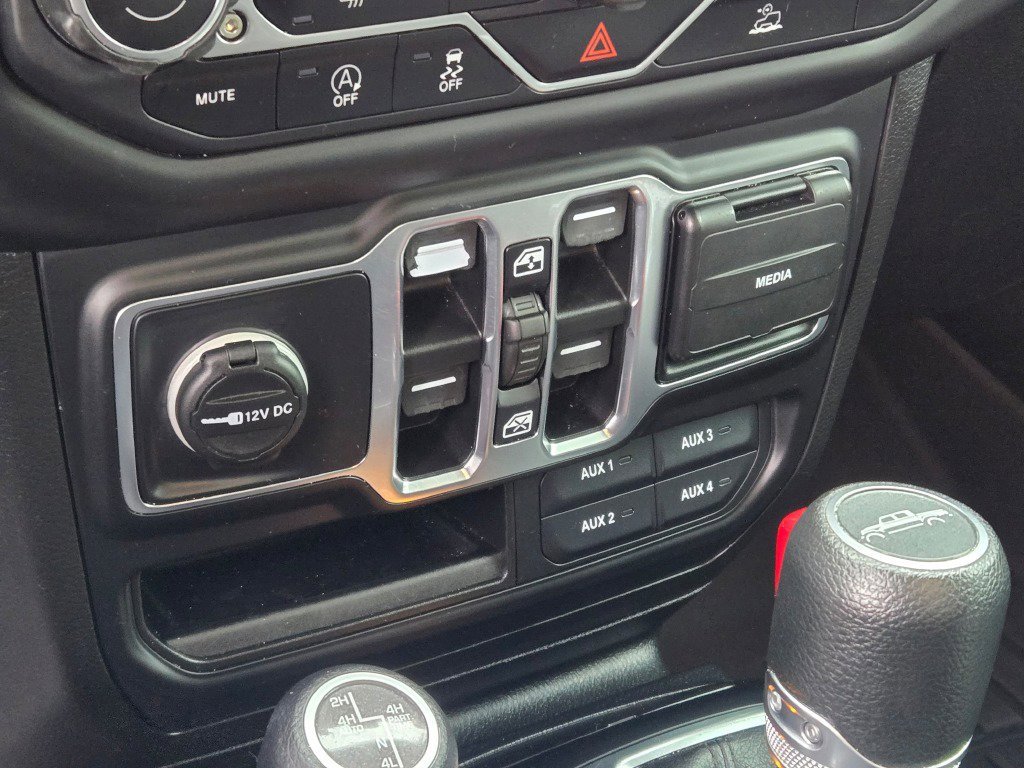 Used 2021 Jeep Gladiator Willys image 23