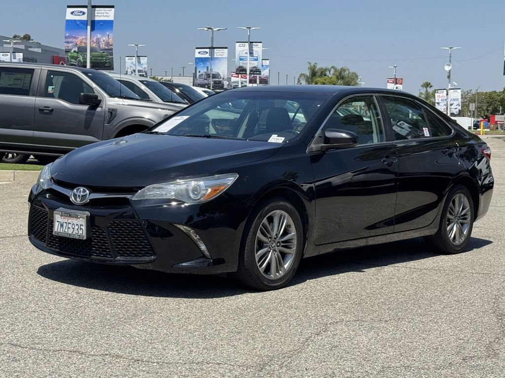 Used 2015 Toyota Camry SE FWD image 3