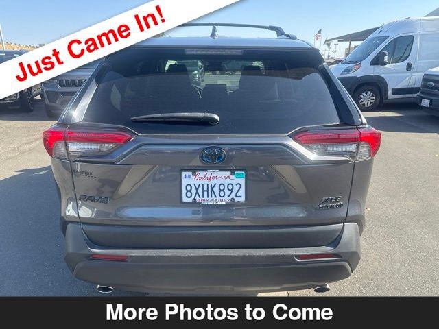 Used 2021 Toyota RAV4 XLE AWD/4WD image 4