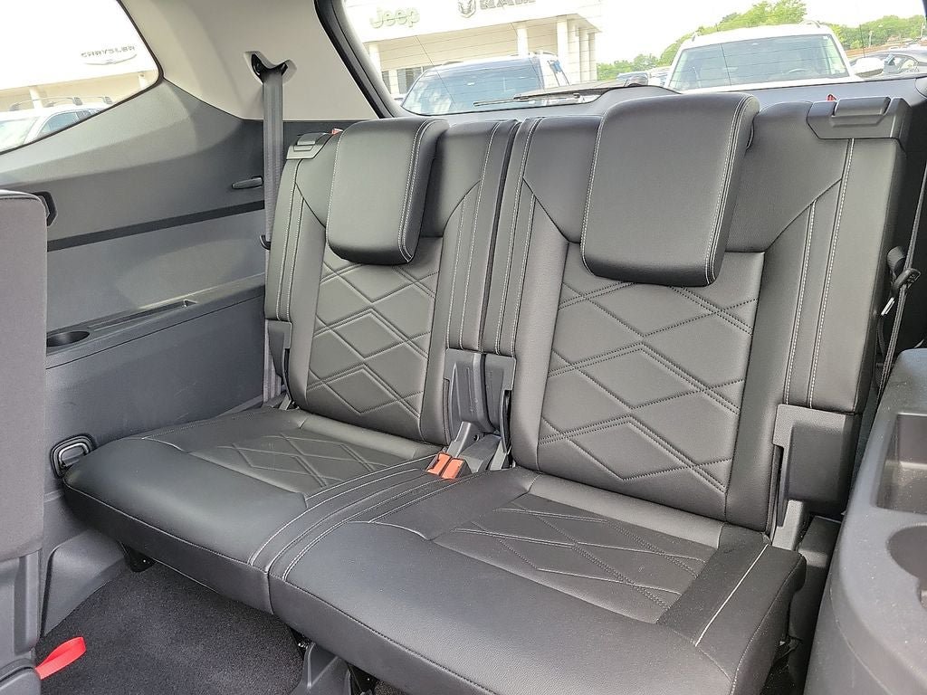 Used 2025 Volkswagen Atlas SE AWD/4WD image 9