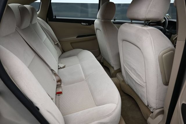 Used 2009 Chevrolet Impala LT FWD image 17