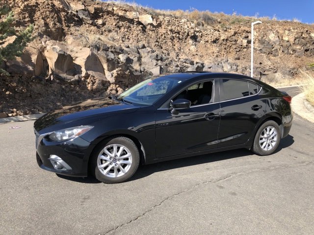 Used 2016 MAZDA MAZDA3 i Touring w/ Popular Equipment Package image 2