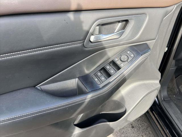 Used 2023 Nissan Rogue SV w/ SV Premium B Package image 15