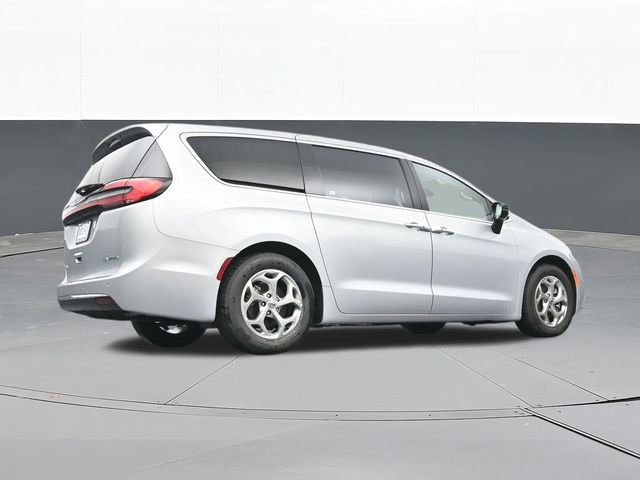 Used 2024 Chrysler Pacifica Limited FWD image 49