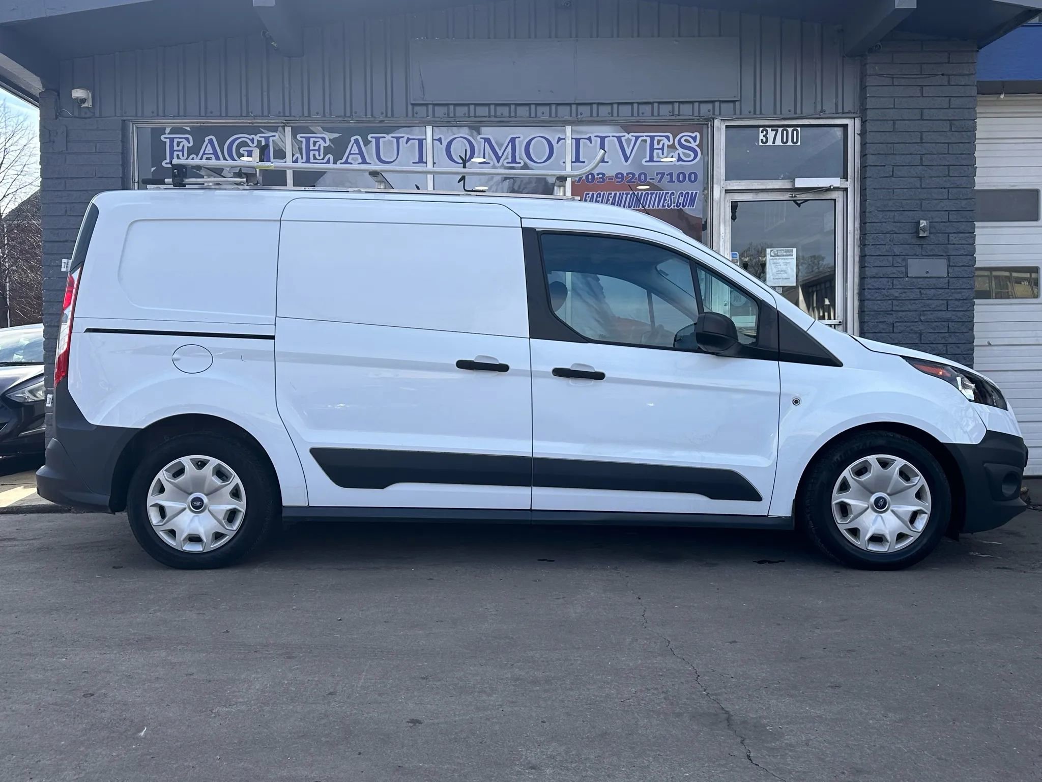 Used 2017 Ford Transit Connect XL image 2