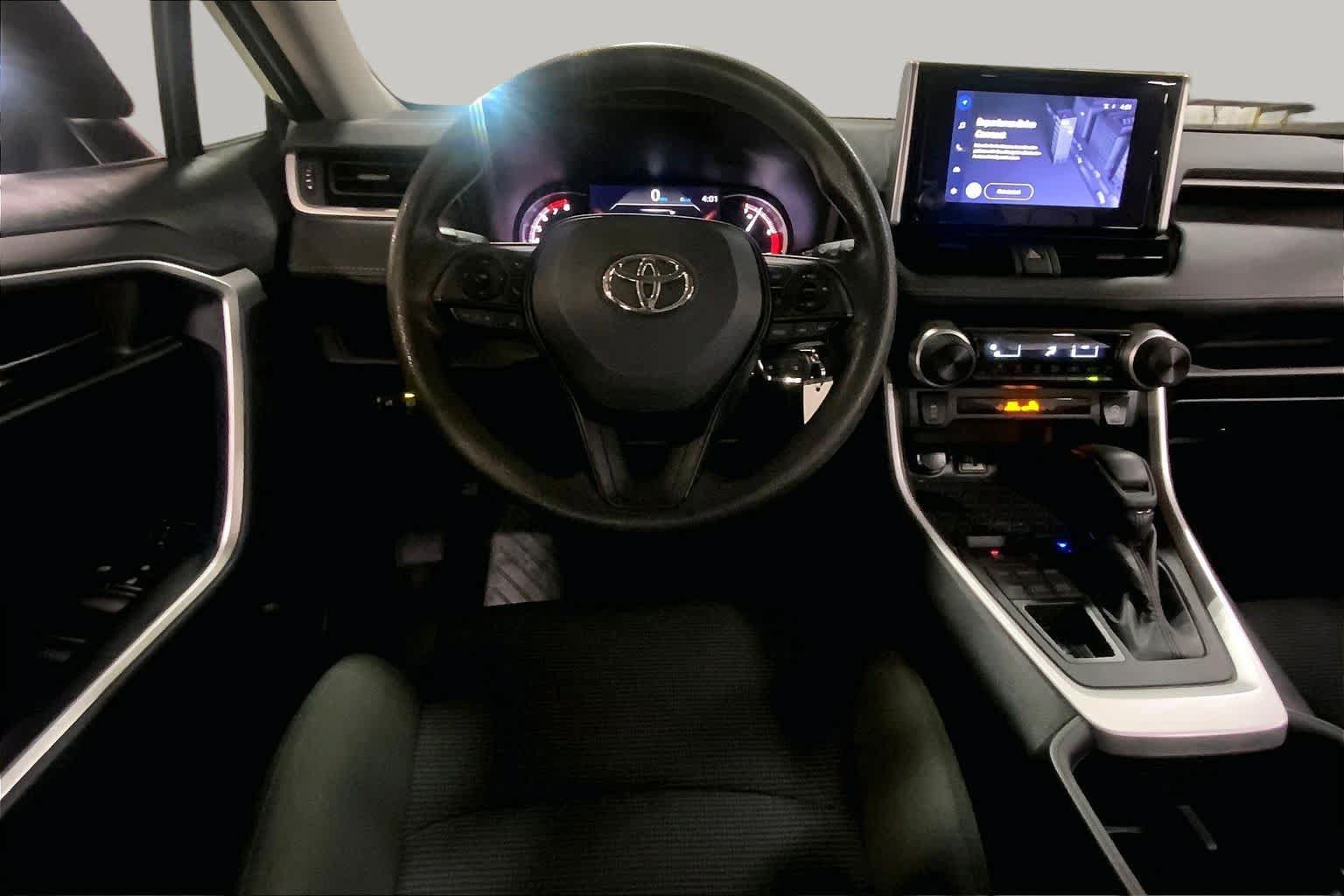 Used 2023 Toyota RAV4 LE AWD/4WD image 6