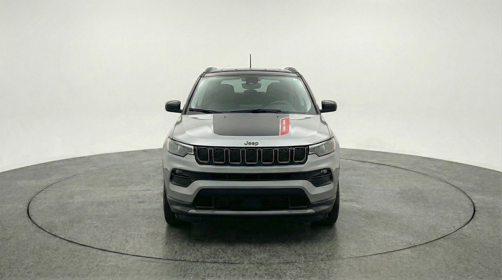 Used 2025 Jeep Compass Trailhawk image 2