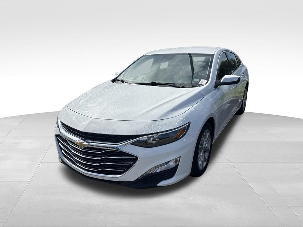 Used 2025 Chevrolet Malibu LT FWD image 2