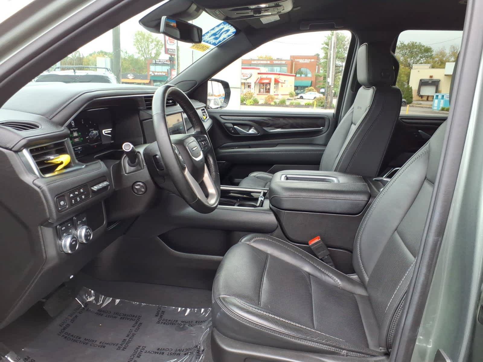 Used 2024 GMC Yukon Denali AWD/4WD image 9