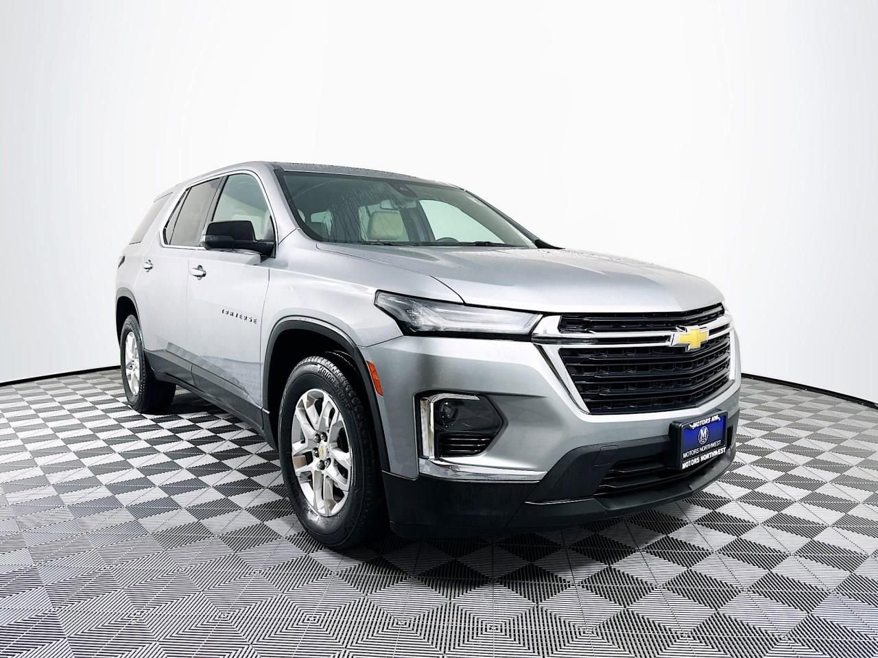 Used 2023 Chevrolet Traverse LS image 7