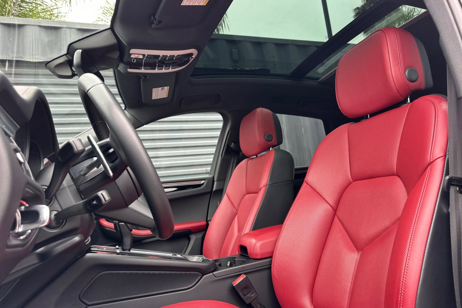 Certified 2024 Porsche Macan S AWD/4WD image 5