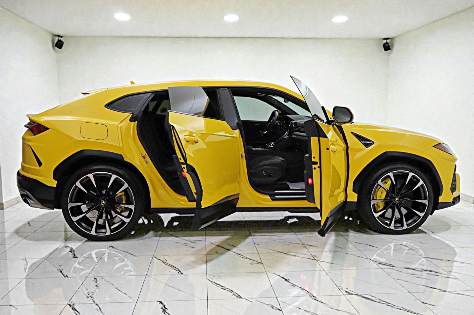 Used 2022 Lamborghini Urus image 19