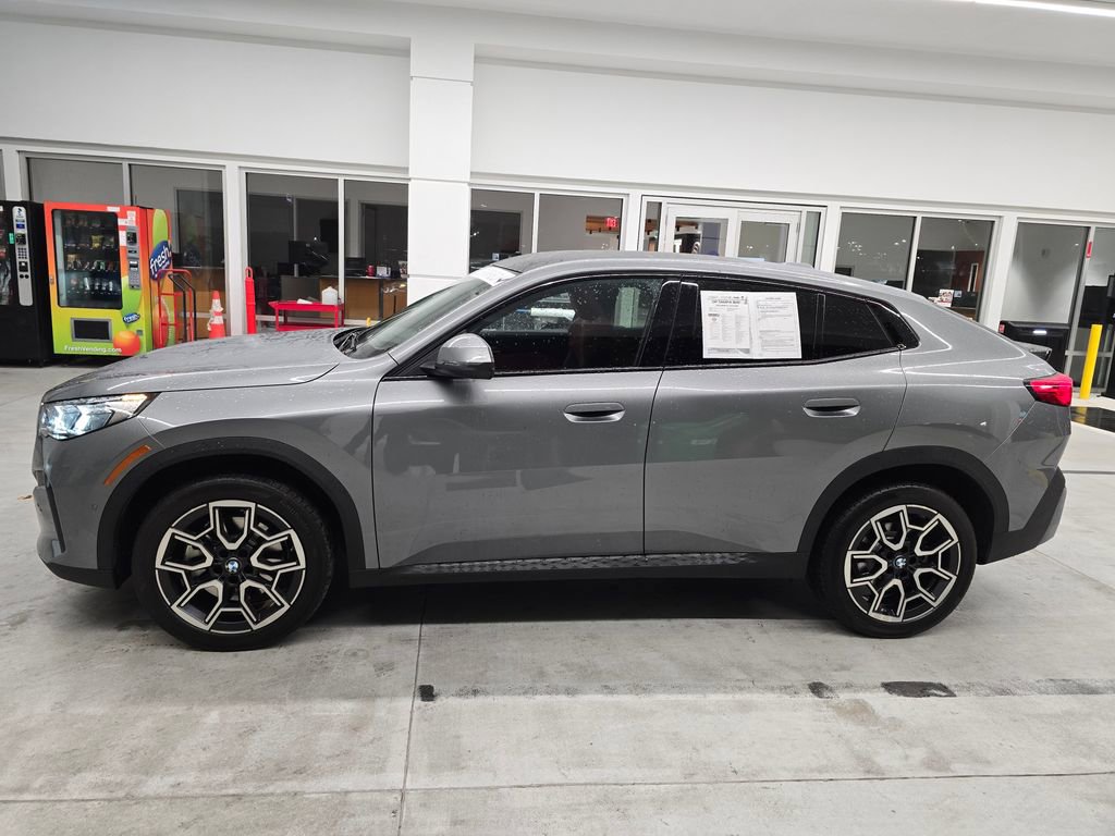 Used 2025 BMW X2 xDrive28i image 3