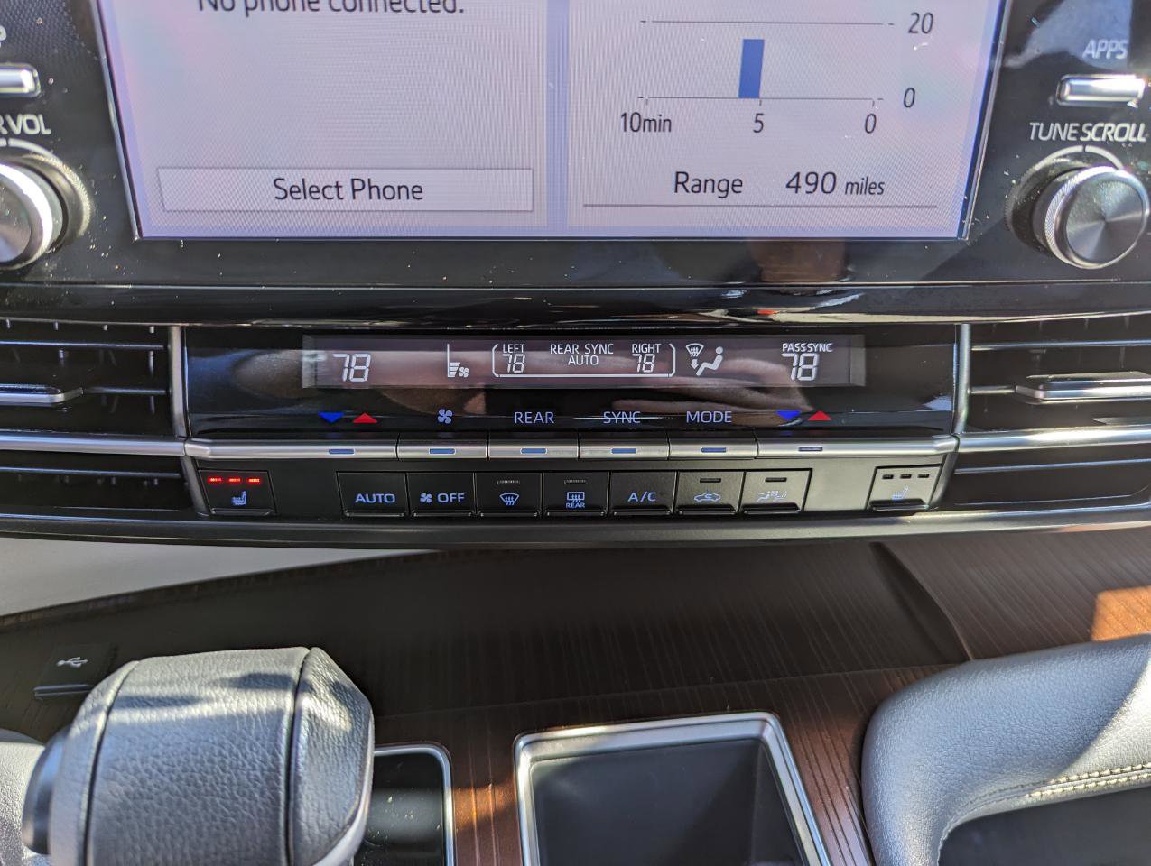 Used 2021 Toyota Sienna XLE image 22