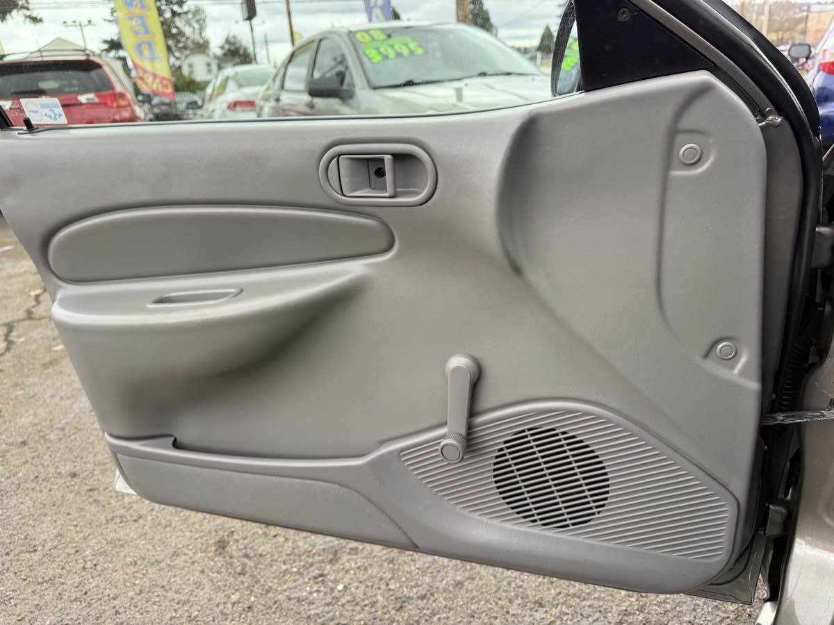 Used 2002 Ford Escort Sedan image 20