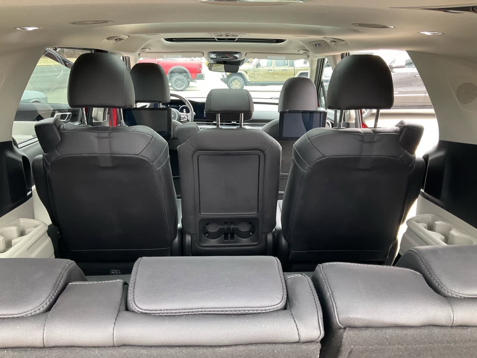 Used 2023 Kia Carnival SX Prestige FWD image 29