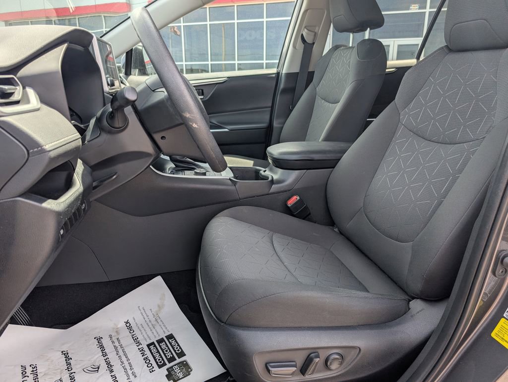 Used 2023 Toyota RAV4 XLE w/ Convenience Package image 11