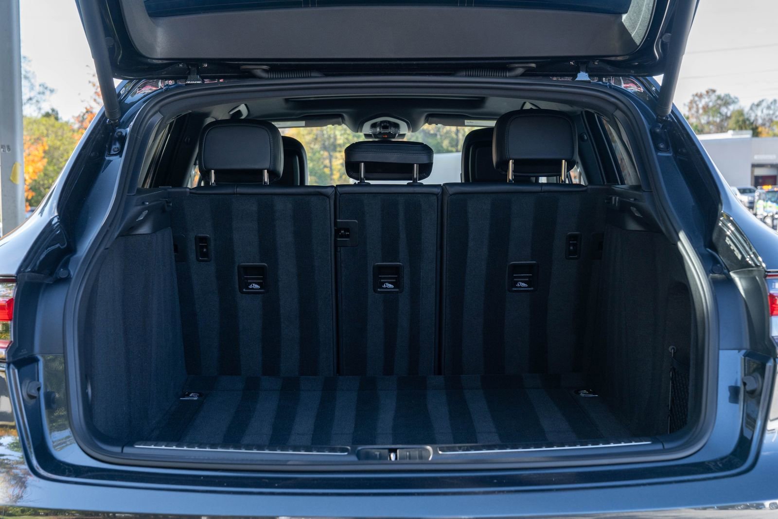 Certified 2025 Porsche Macan image 16