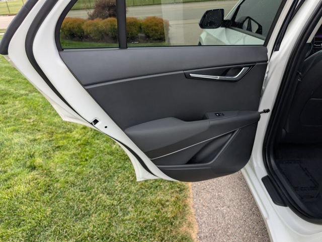 Used 2024 Kia Niro EX Touring FWD image 15