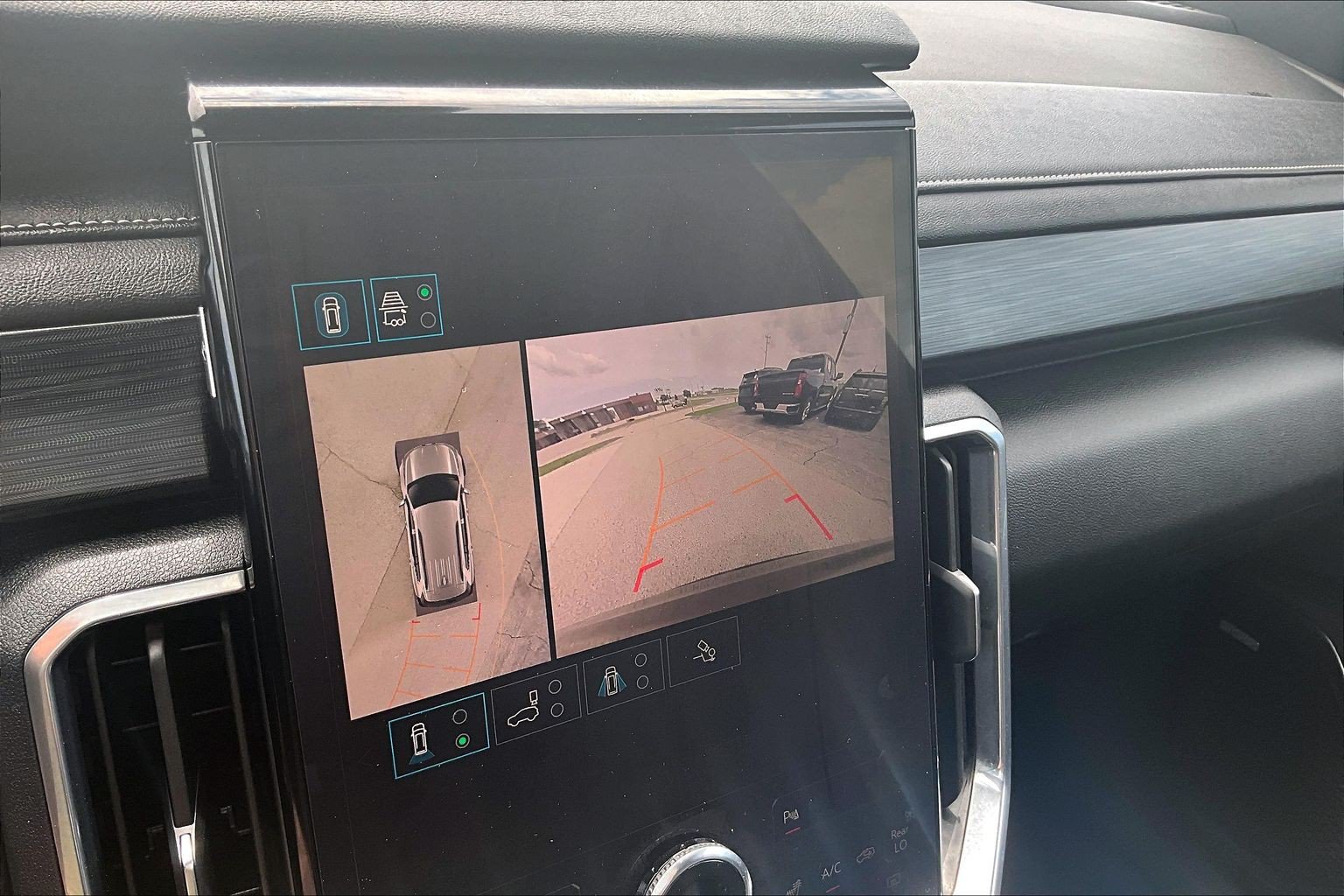 Used 2025 GMC Acadia Elevation FWD image 29