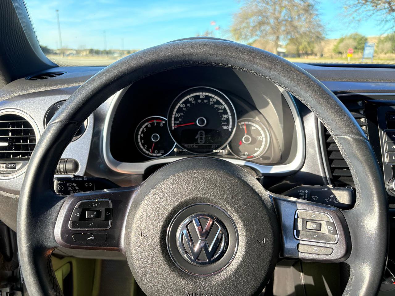 Used 2013 Volkswagen Beetle 2.5 image 38