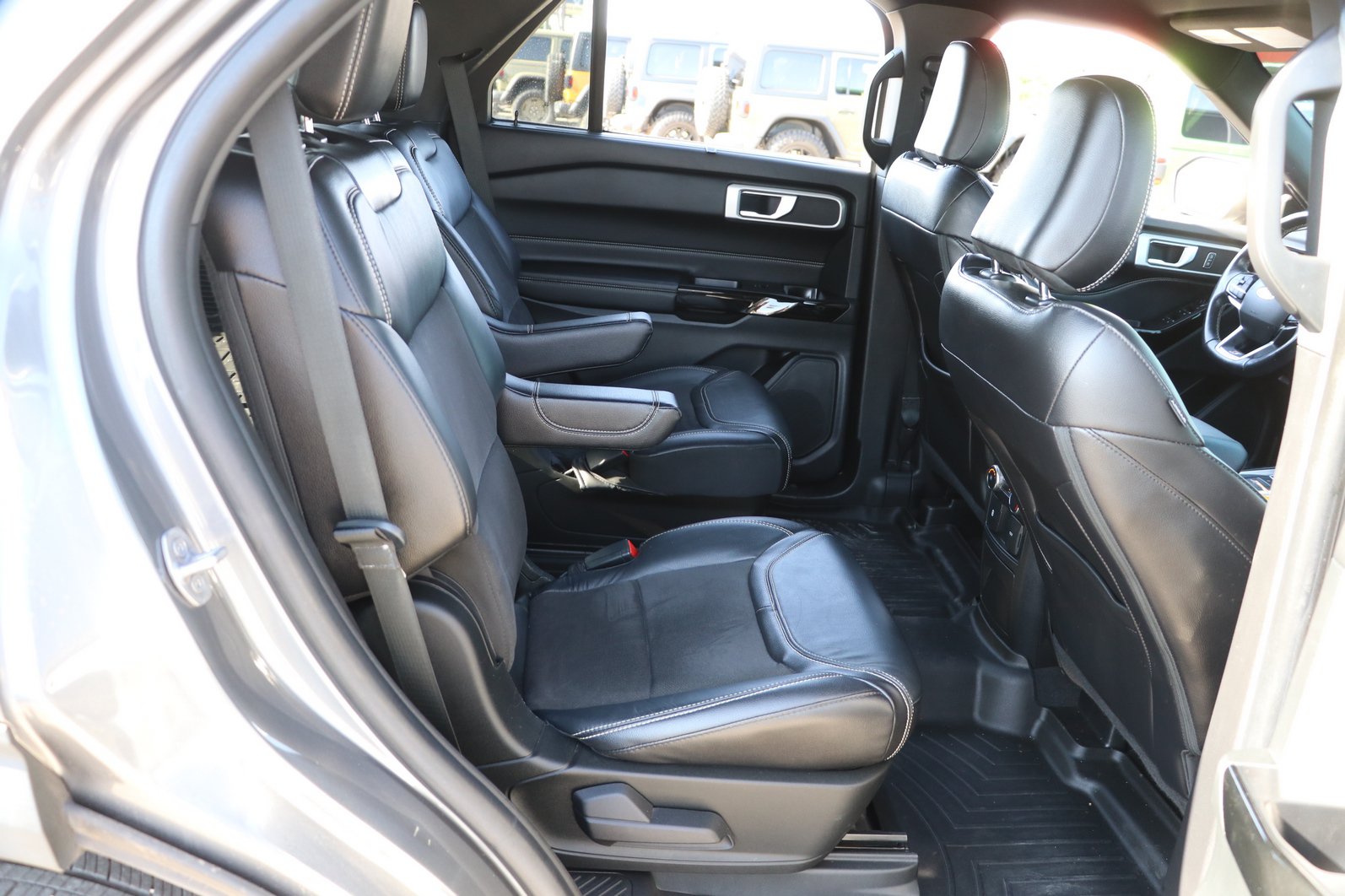 Used 2022 Ford Explorer ST AWD/4WD image 31