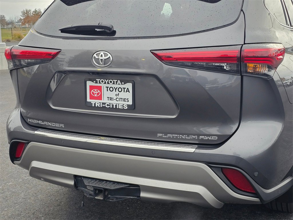 Used 2023 Toyota Highlander Platinum image 13