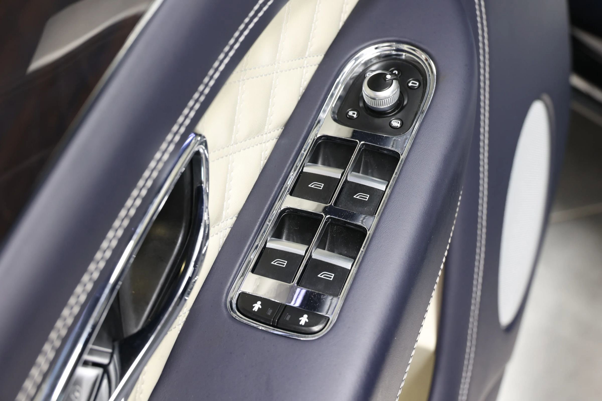 Used 2022 Bentley Bentayga image 13