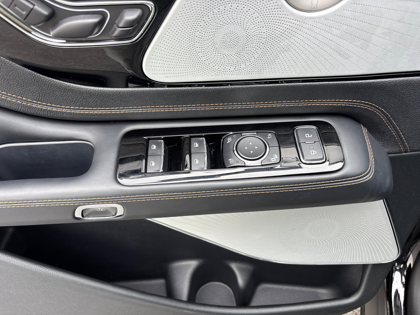 New 2025 Lincoln Aviator Black Label w/ Jet Appearance Package image 13