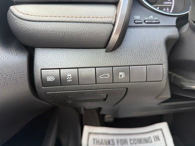 Used 2018 Toyota Camry LE FWD image 25