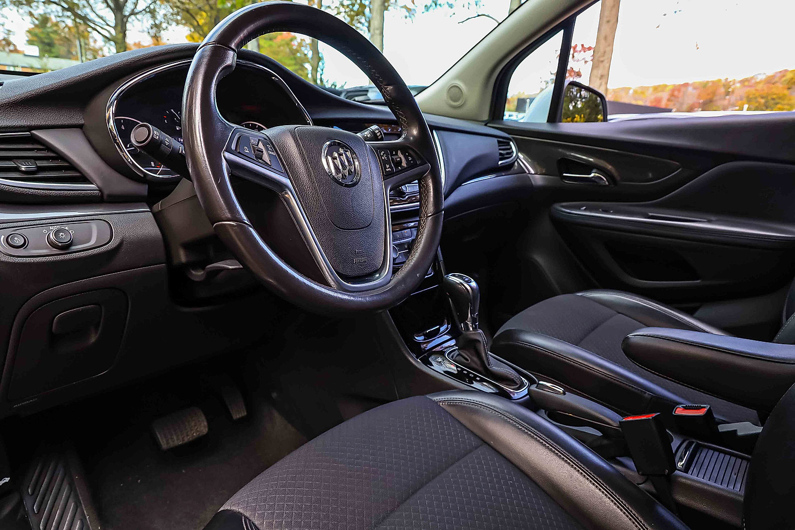Used 2022 Buick Encore Preferred image 7