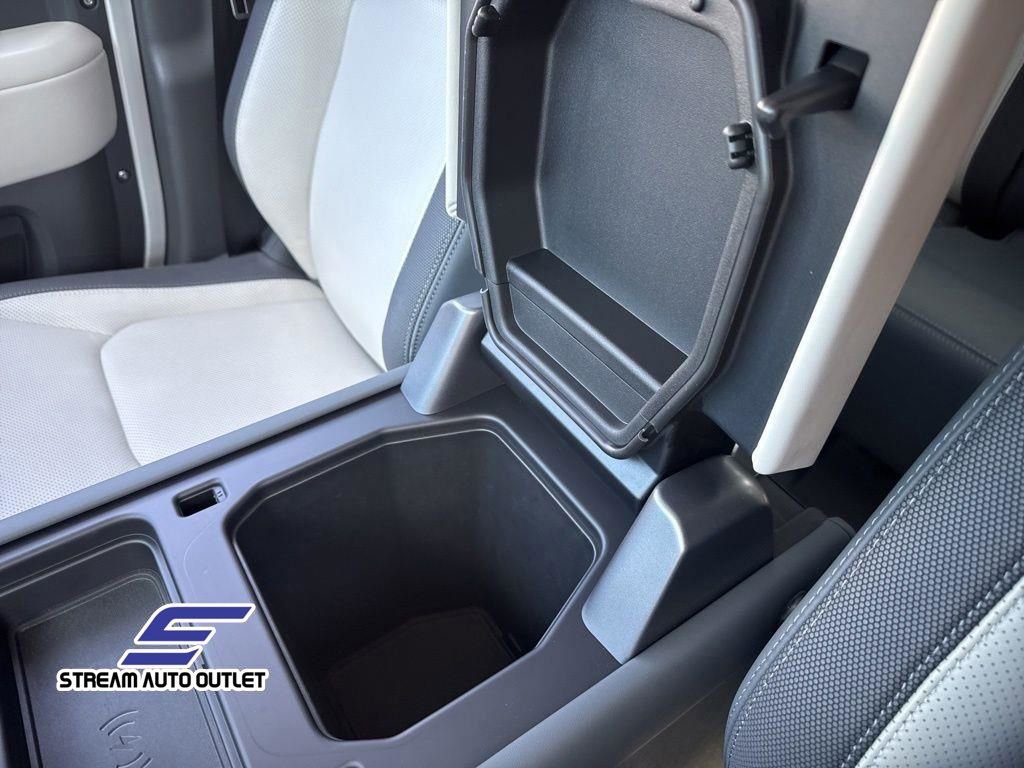 Used 2024 Land Rover Defender 110 X-Dynamic SE image 31