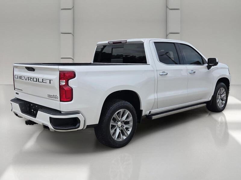 Used 2022 Chevrolet Silverado 1500 High Country w/ Z71 Off-Road Package AWD/4WD image 5