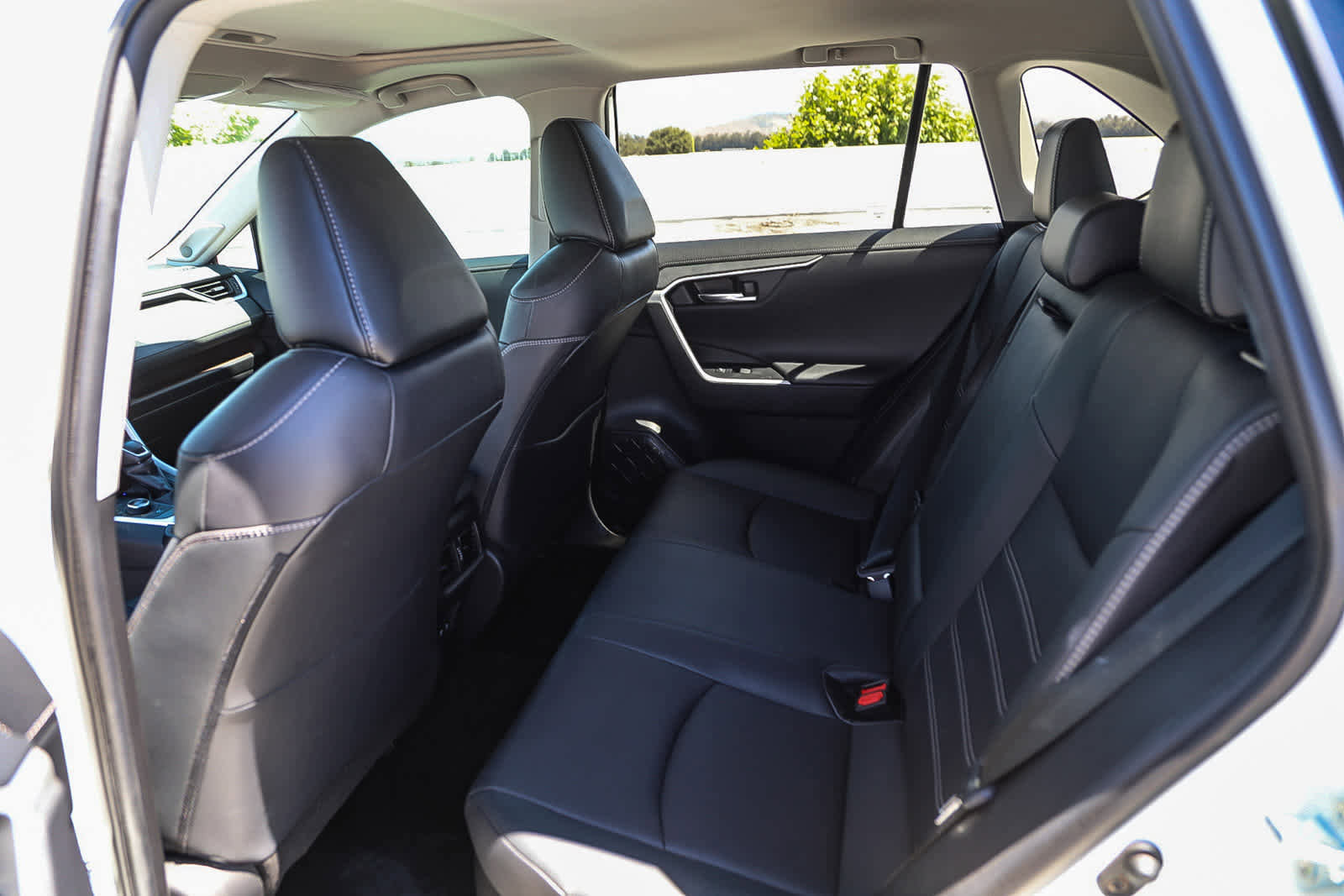 Used 2021 Toyota RAV4 Limited w/ Limited Grade Weather Package AWD/4WD image 18