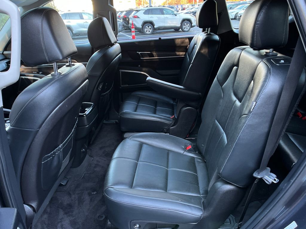 Used 2023 Kia Telluride EX w/ EX Captain's Chair Package image 22