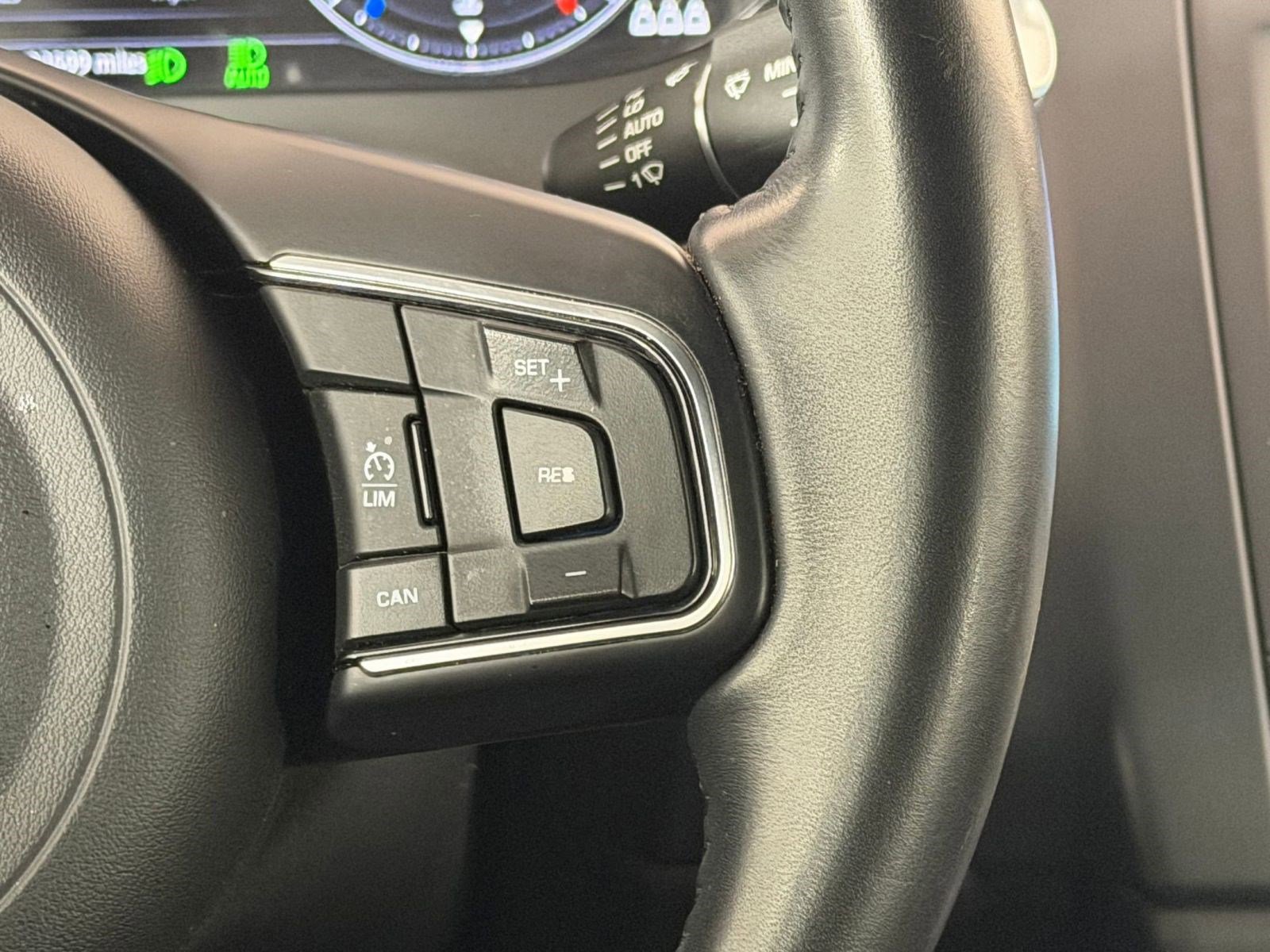 Used 2020 Jaguar E-PACE SE image 17