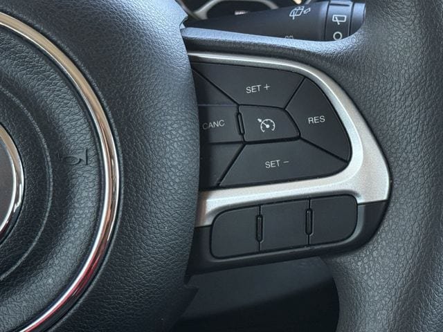 Used 2023 Jeep Renegade Latitude AWD/4WD image 14