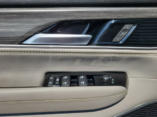 Used 2024 Jeep Wagoneer Series II w/ Flexible Seating Group RWD image 15