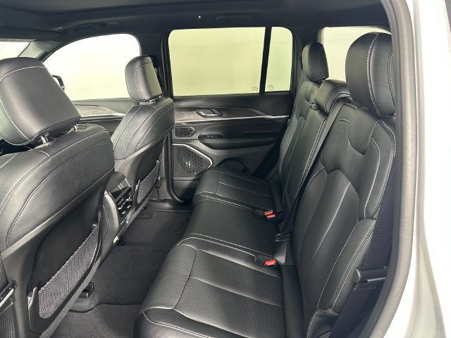 New 2027 Jeep Grand Cherokee Limited AWD/4WD image 23