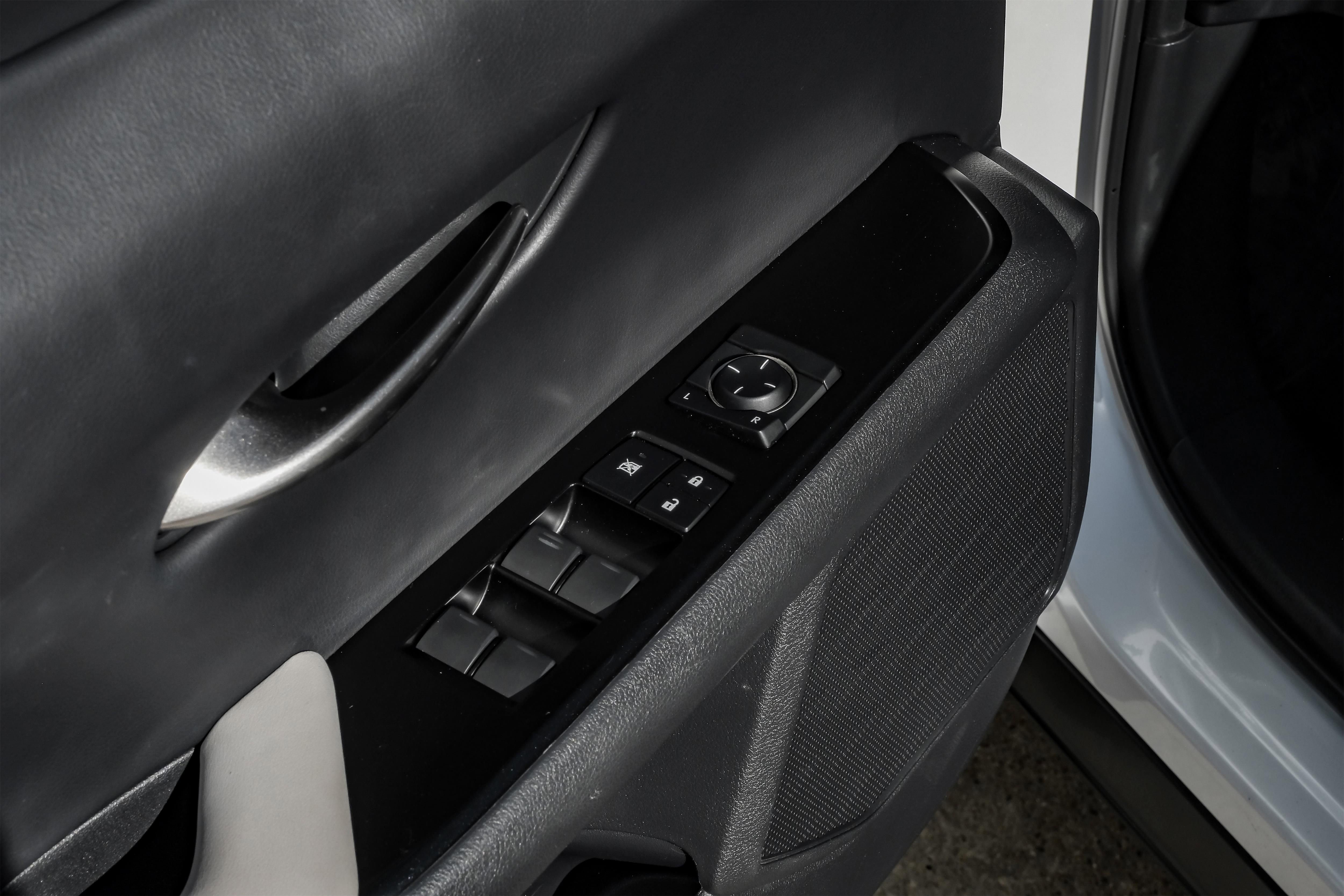 Used 2021 Lexus UX 250h w/ Premium Package image 43