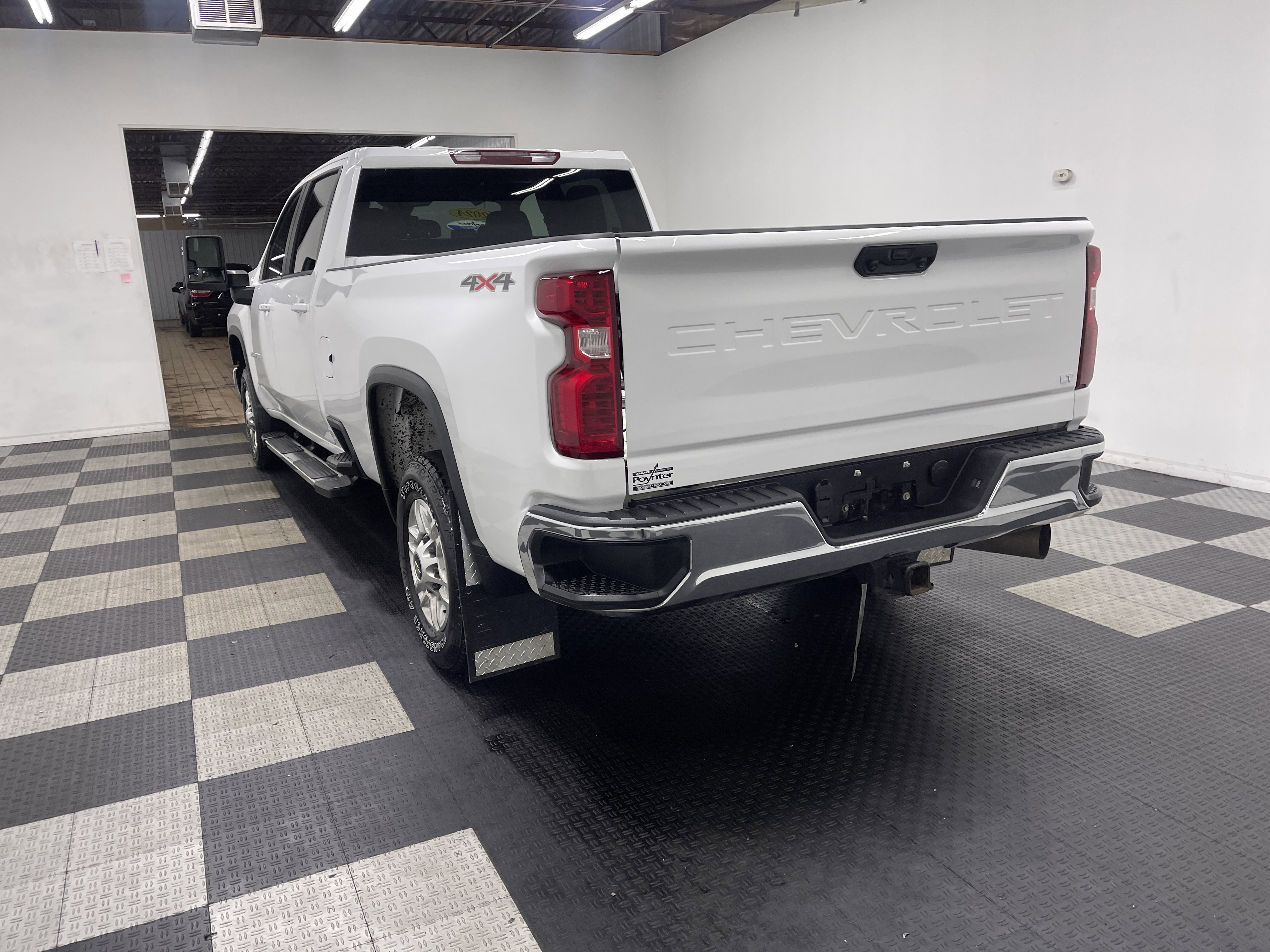 Used 2024 Chevrolet Silverado 2500 LT image 2