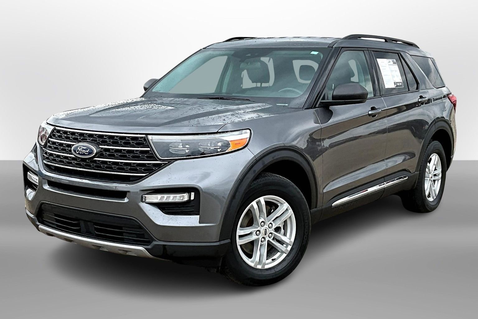 Used 2022 Ford Explorer XLT w/ Equipment Group 202A image 13