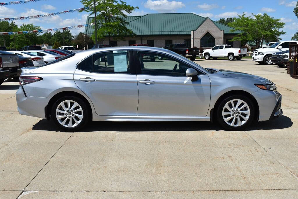 Used 2024 Toyota Camry SE FWD image 2
