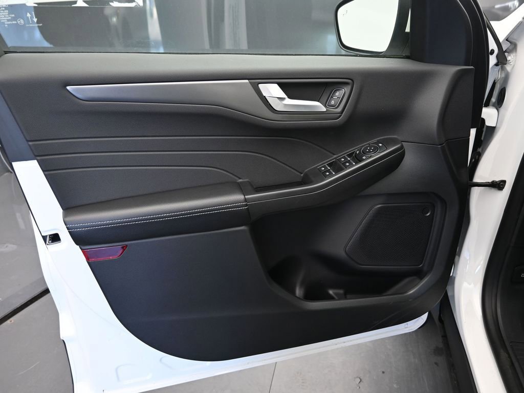 New 2026 Ford Escape SE w/ Class II Trailer Tow Package image 17