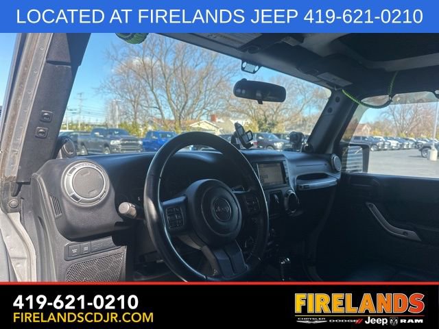 Used 2012 Jeep Wrangler Unlimited Rubicon image 16