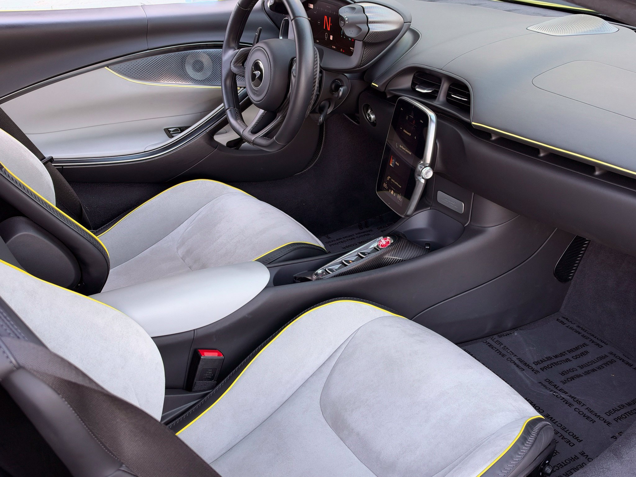Used 2023 McLaren Artura RWD image 20