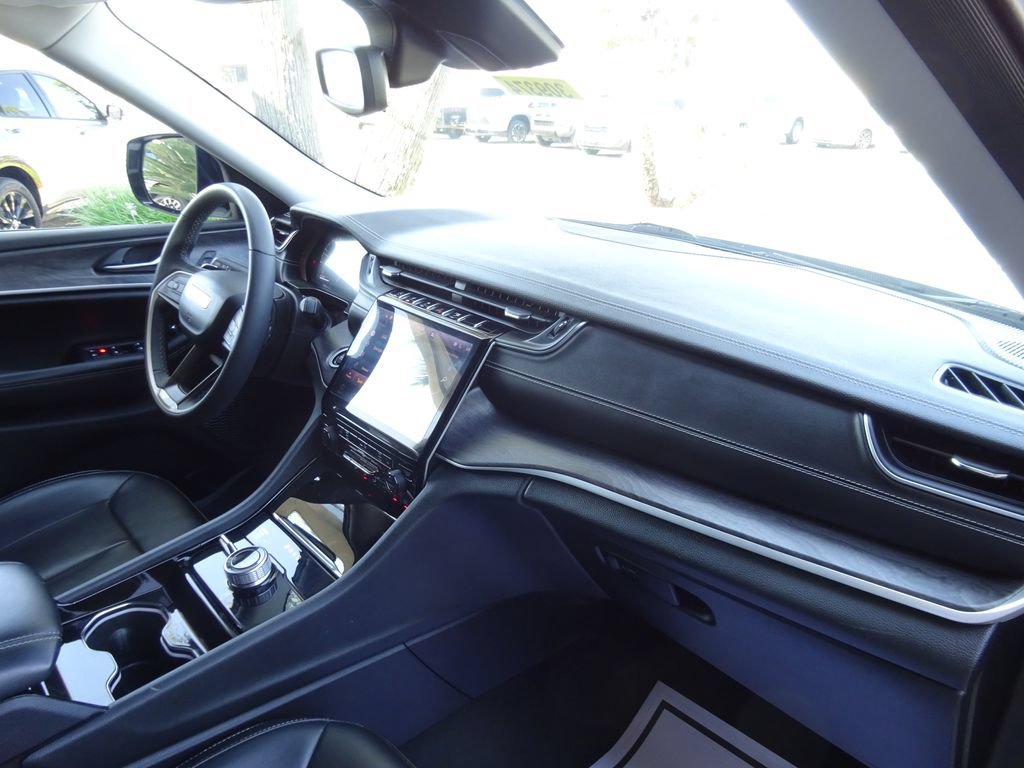 Used 2023 Jeep Grand Cherokee L Limited AWD/4WD image 15