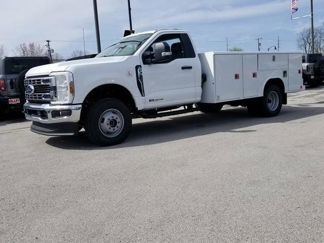 New 2025 Ford F550 4x4 Regular Cab Super Duty image 6